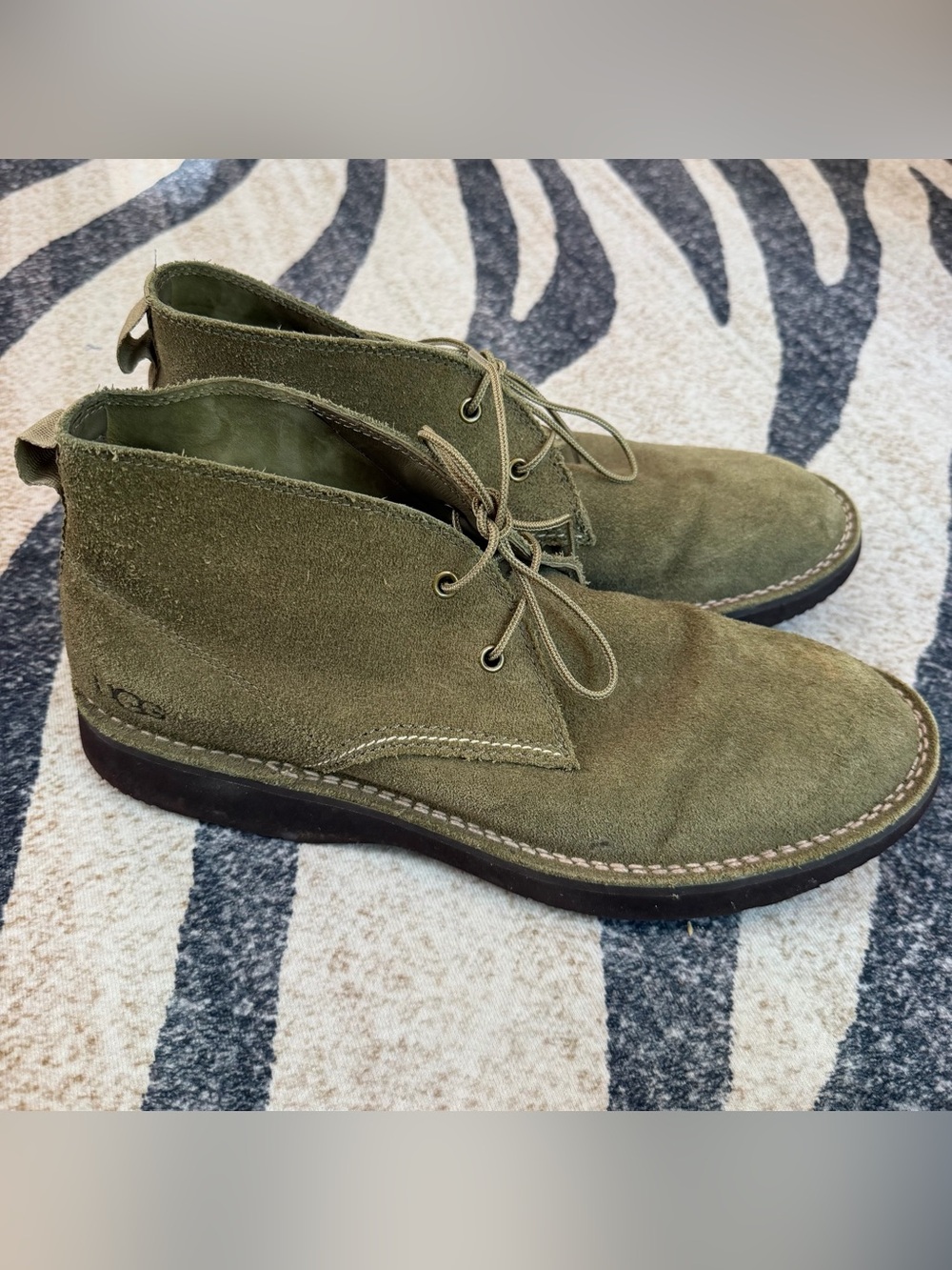 MENS OLIVE GREEN UGG CAMINO CHUKKA SUEDE LACE-UP BOOTS 11.5